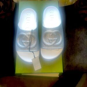 NWT Gucci Silver Interlocking GG’s Platform Slide.